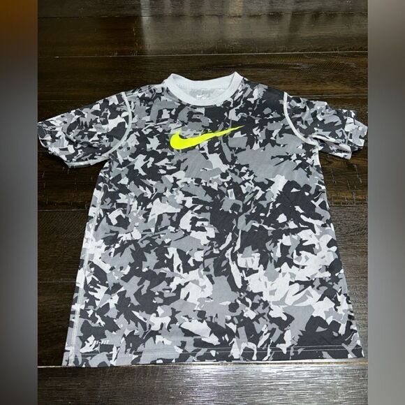 Nike youth large camo shirt - Picture 1 of 3